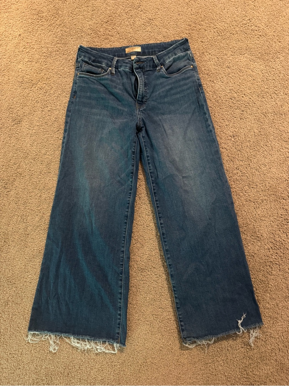 Women's Wide-Leg Dark Blue Jeans with Frayed Hem size 6